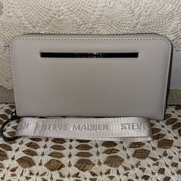 Steve Madden Wallet - Picture 1 of 3